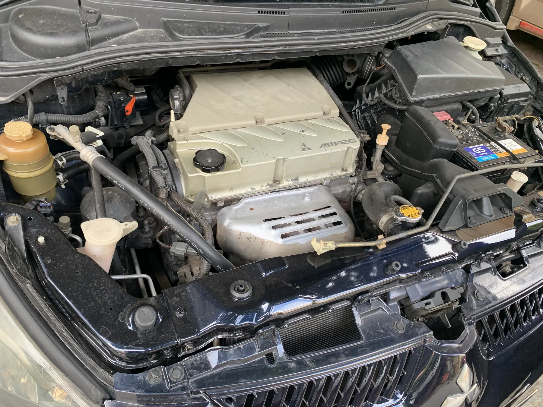Mitsubishi Grandis 2.4 AT - ảnh 6