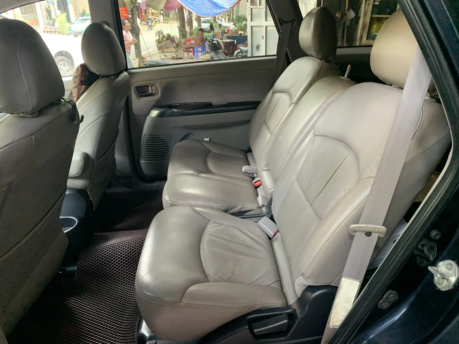 Mitsubishi Grandis 2.4 AT - ảnh 9