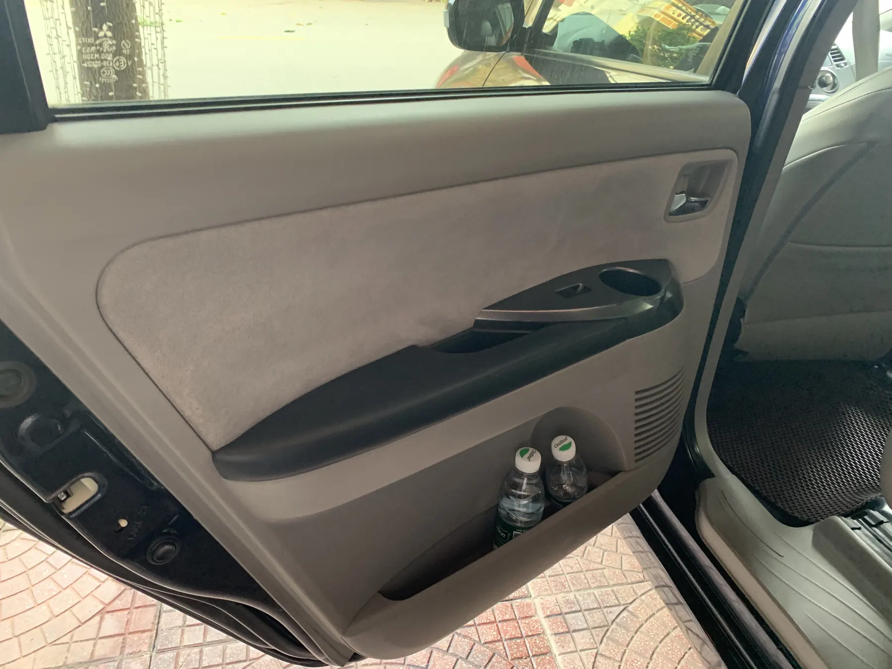Mitsubishi Grandis 2.4 AT - ảnh 10