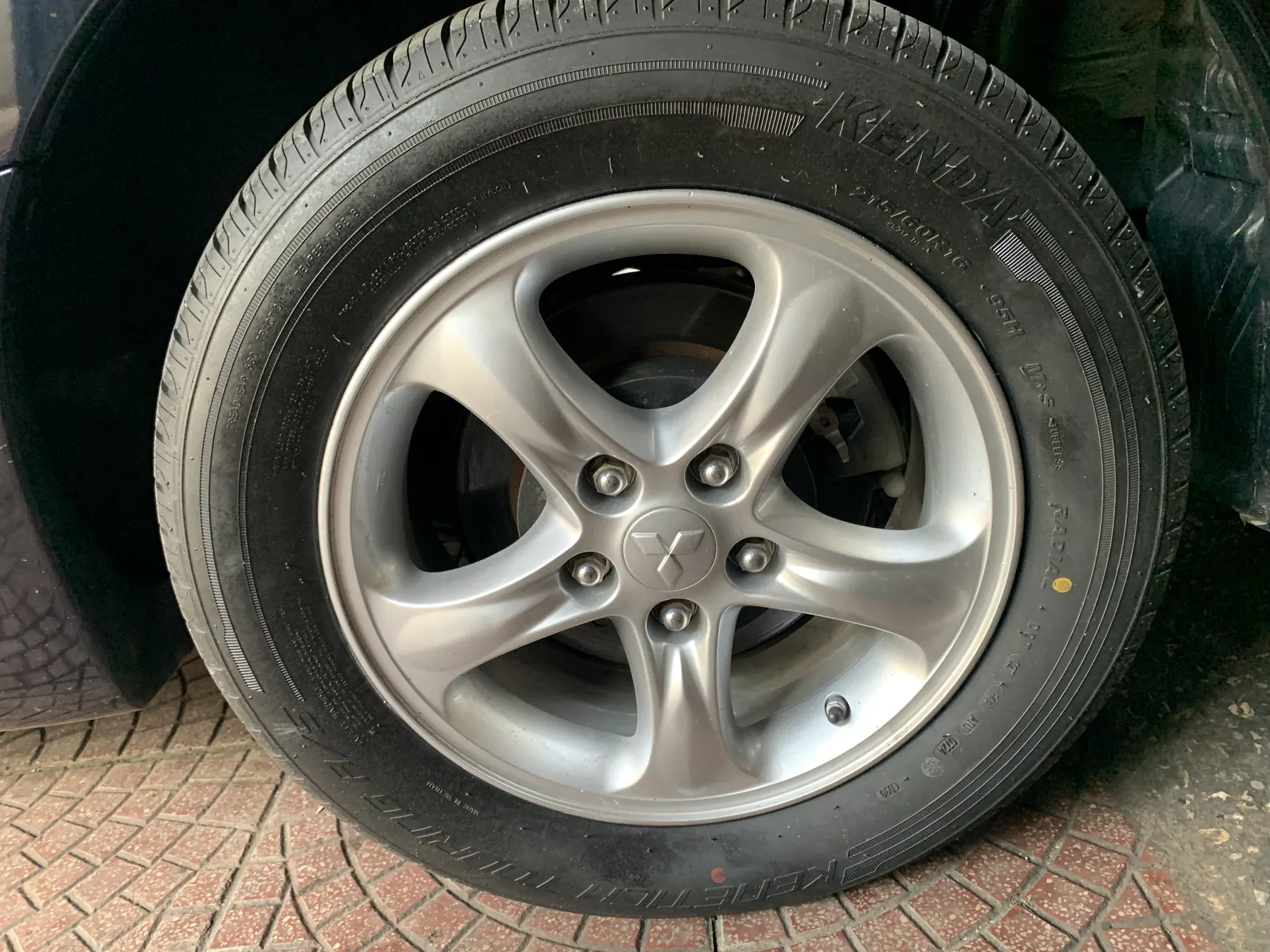 Mitsubishi Grandis 2.4 AT - ảnh 11